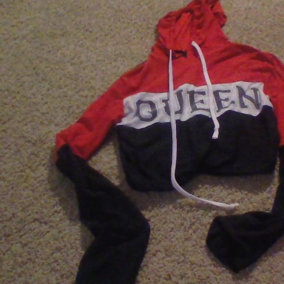 shirt and leggings - Picture 2 of 3